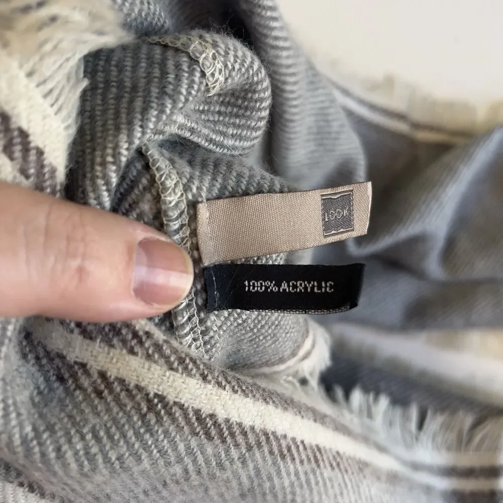 Womens Juniors  Gray Scarf J1